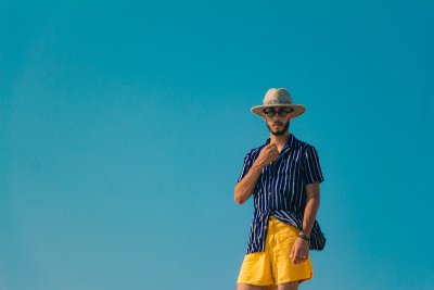 Waarom je shorts niet onder de knie horen te komen